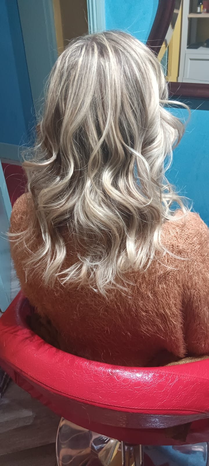 Ash blonde balayage with soft waves