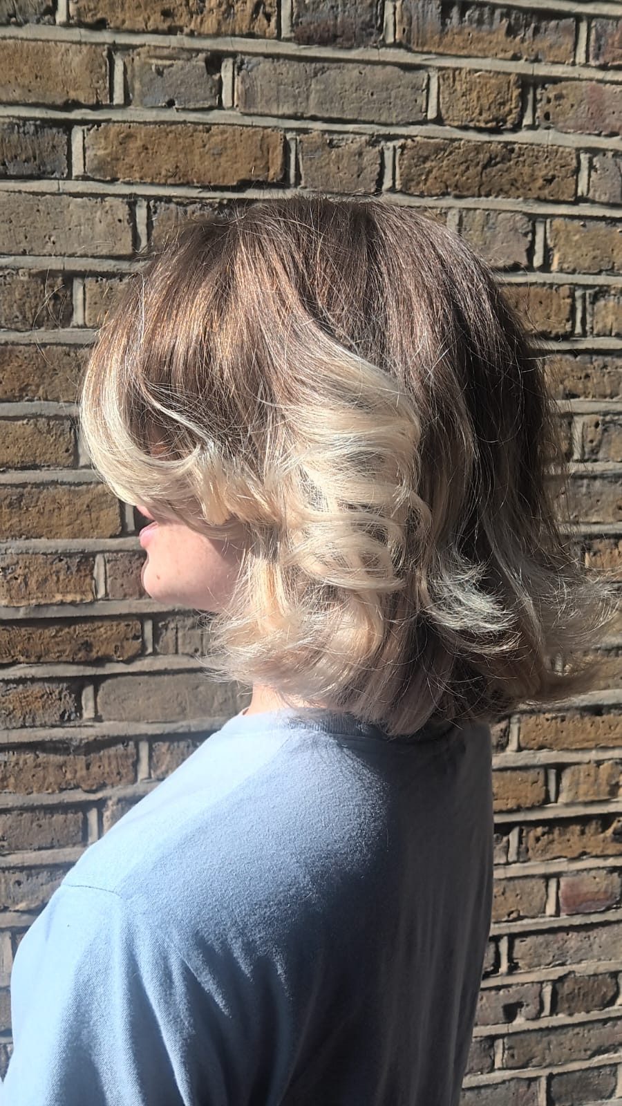 Blonde cut and blow-dry