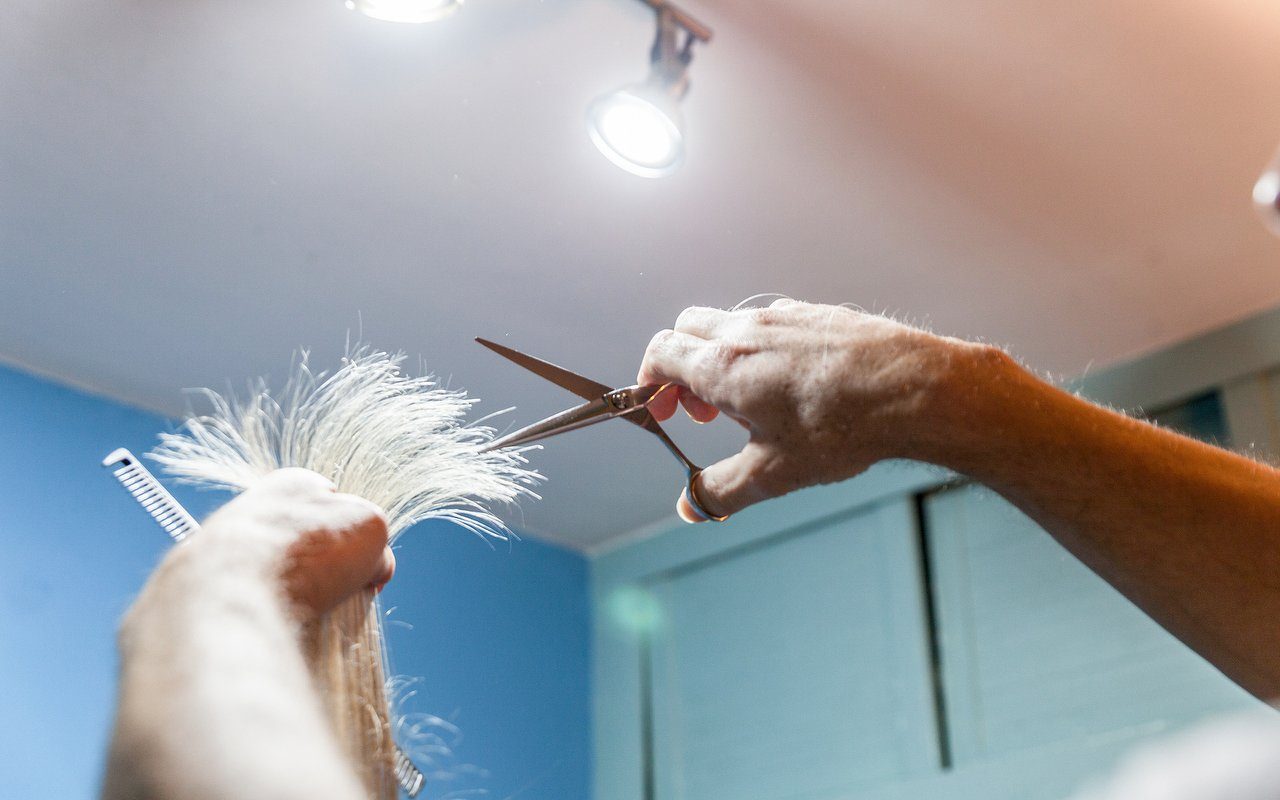 Gerry cutting hair with scissors